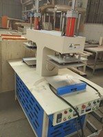 Machine automatique de gaufrage à chaud pour T-shirt Machine de presse à chaud 1 AN Imprimante de chiffons Imprimante d'étiquettes Imprimante à plat multicolore