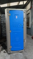 Toilettes mobiles en plastique HDPE, WC chimique portable avec réservoir d'eau, siège moulé, porte bleue pour chantier de construction