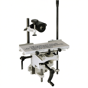 Étau d'établi métallique Fervi avec pince réglable et base pivotante pour usage en atelier - Product Image 2