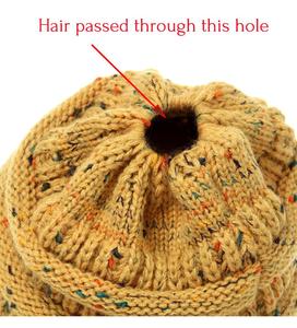 Phụ Nữ Phong Cách Mùa Đông Thiết Kế Acrylic Đa Chức Năng Confetti Messy Bun Ponytail Mũ Len Có Lỗ - Product Image 3