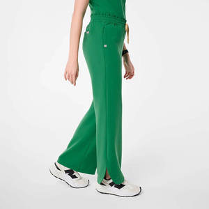 YilongレディースVネック半袖スクラブセットワイドレッグパンツサイドスリット看護師快適通気性医療用ユニフォーム - Product Image 2