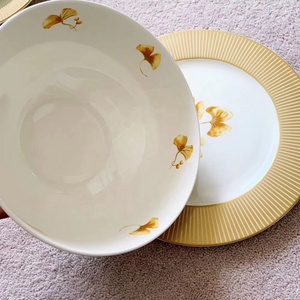Hot Selling European Style Golden Ginkgo Pattern 33Pcs Luxury Porcelain <b>Dinner</b> <b>Set</b> Exquisite <b>Bone</b> <b>China</b> Plate Customized Logo - Product Image 3