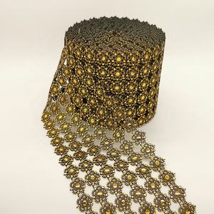 Commercio all'ingrosso 10 Yards Fiore Della Maglia Con Strass Wrap Faux Diamante di trasporto Del Nastro Wrap 6 Righe per decorare torte - Product Image 5