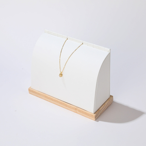 Lot de présentoirs à bijoux modernes en bois et velours pour colliers et pendentifs, accessoires de présentation de bijoux en cuir personnalisables et élégants avec logo - Product Image 3