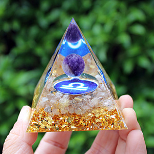 Pirámide de Cristal Omi, Decoración de Resina Epoxi para el Hogar, Adorno de Escritorio, Regalo, Geometría, Grabado Interno, Colección - Product Image 3
