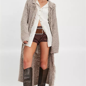 Mode quantité minimale de commande bas OEM <span class=keywords><strong>Cardigan</strong></span> <span class=keywords><strong>beige</strong></span> à longues franges pour femmes <span class=keywords><strong>Cardigan</strong></span> <span class=keywords><strong>long</strong></span> en tricot moelleux Veste décontractée pour femmes Style <span class=keywords><strong>long</strong></span> - Product Image 1