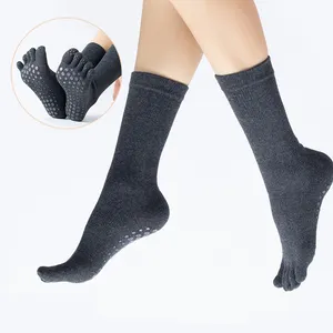 Professional non-slip in-stock and custom split toe full toe five finger crew sports yoga sock in winter