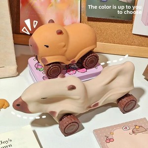 Giocattolo Scherzoso in Gomma a Forma di Capibara con Auto Tirabile, Ornamento Creativo per Ufficio, Vendita all'Ingrosso dal Produttore - Product Image 3