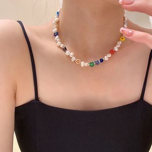 Collier à fleurs mignonnes avec perles imitation et breloques en résine pour un usage quotidien féminin - Product Image 1