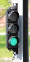 Feu de signalisation routière portable intelligent temporaire pour passage à niveau, avec poteau de signalisation
