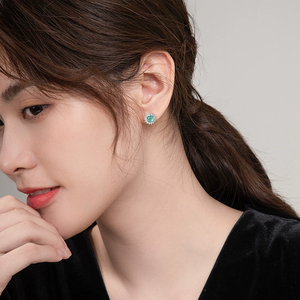 ต่างหูหยกเจไดต์แท้เกรด A สีน้ำเงินใส แบบน้ำแข็ง ประดับเงินแท้ S925 สำหรับผู้หญิงระดับไฮเอนด์ ขายส่ง - Product Image 5