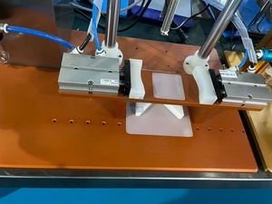 Máquina Tapadora Eléctrica Semiautomática Compacta de Sobremesa para Botellas (Plástico/Aluminio/Vidrio) de Alimentos, Bebidas y Productos - Product Image 5