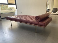 Canapé-lit Chesterfield en cuir pleine fleur avec cadre en bois d'orme massif, capitonné, pour hôtel et école