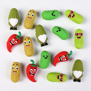 Cuentas de silicona 3D con forma de pepino y chile de dibujos animados, con orificio recto, para collares, pulseras, accesorios de joyería y manualidades DIY, venta al por mayor - Product Image 3