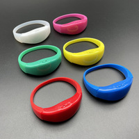 Bracelet LED TPU Redshark 2025 à activation sonore, logo personnalisé, lumière RGB, idéal pour l'extérieur, les fêtes, la remise des diplômes, le Ramadan - Vente en gros