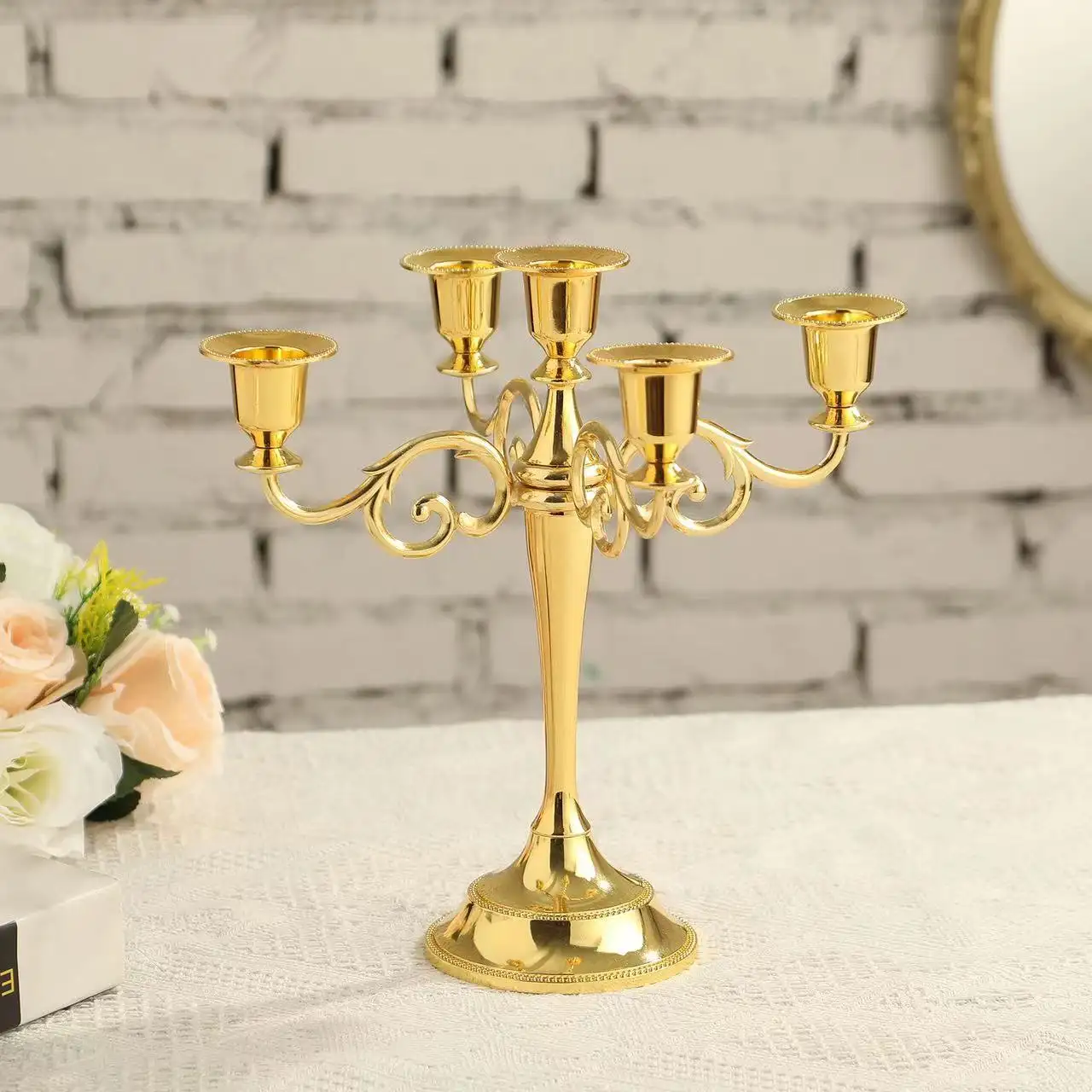 Candelabros creativos de forma cónica Retro para decoración de boda, candelabros de Metal dorados de 3 5 brazos, candelabros de mesa dorados románticos