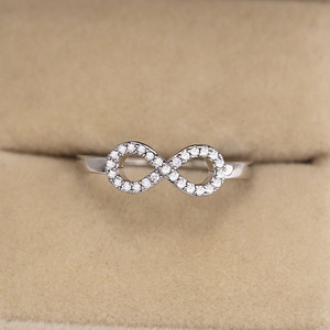 Anello con Simbolo dell'Infinito, Design Semplice per Donne - Product Image 2