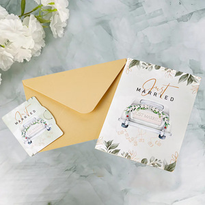 Carte de vœux 3D pop-up « Just Married » avec motif floral de voiture pour célébration de mariage - Product Image 3