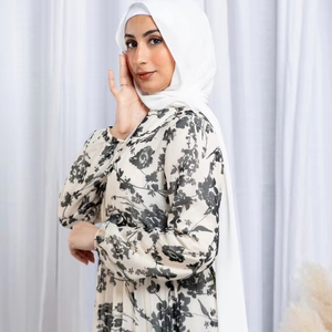 Robe longue plissée en mousseline de soie noire à fleurs, élégante et personnalisée Leduo, pour femmes musulmanes. - Product Image 1