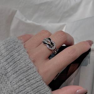 Anillo Abierto de Plata Pura S925 con Diseño de Nudo y Microincrustaciones de Circonita Vintage, Bañado en Oro Rosa y Rodio, con Esmalte Negro - Product Image 2