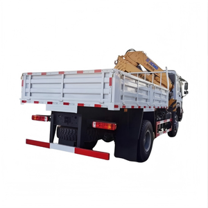 Grúa Plegable de 12 Toneladas Montada en un Camión 4x4 con Accesorio de Garra para Troncos. - Product Image 5