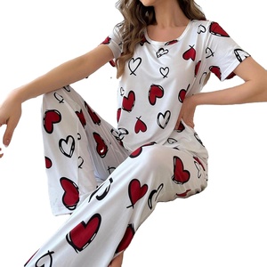 Nuevo Conjunto de Pijama para Mujer, Estampado de Corazones, Manga Corta y Pantalones Largos, Ropa de Dormir - Product Image 1