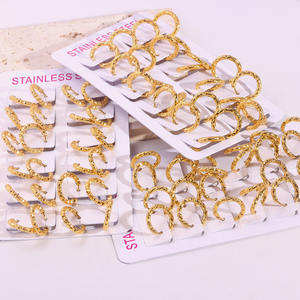 Aretes de Aro de Acero Inoxidable al Por Mayor Bañados en Oro de 18k para Mujer con Textura a la Moda Joyería de Aros Gruesos de Tendencia - Product Image 3