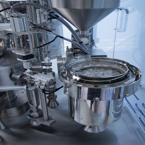 Machine de remplissage et de capsulage de gel liquide électrique automatique pour <span class=keywords><strong>sauce</strong></span>, boisson cosmétique, verre en plastique chimique, moteur inclus - Product Image 3