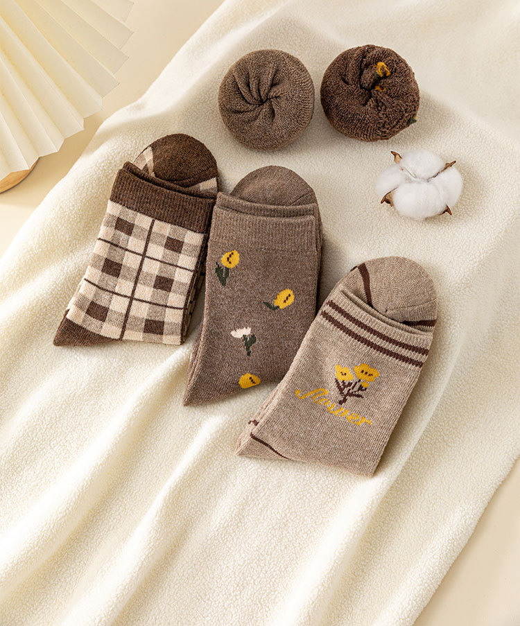 In-stock Wholesale Custom Design Cotton Socks Japanese Korean Preppy Style Floral Plaid Socks Winter Socks