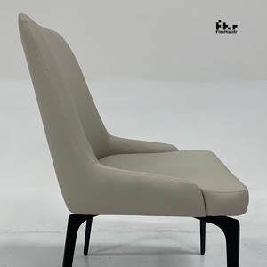 Fauteuil de salle à manger personnalisable en cuir PU avec pieds en métal noir, chaise de loisirs en gros pour usage domestique et commercial - Product Image 4