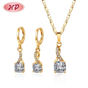 Novedad 2026: Conjunto de Joyería de Zirconia Delicada con Baño de Oro de 18K, Pendientes y Colgante Geométrico de Moda para Mujer - Product Image 3