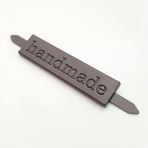 Etiquetas Metálicas Personalizadas con Logotipo de Marca Dorada para Ropa, Accesorios de Costura - Product Image 3