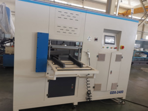 Machine de traitement des fenêtres et portes en aluminium, fraiseuse à 3 axes - Product Image 1