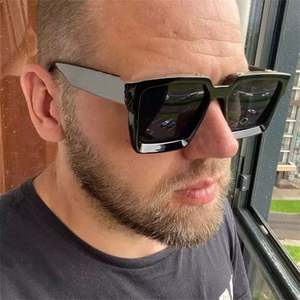 Lunettes de soleil rétro tendance 2025 avec logo personnalisé, grandes montures couleur bonbon pour femmes, lunettes de soleil carrées blanches pour la conduite pour hommes - Product Image 1