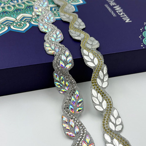 XLQ4050 Nouveauté 2026 Garnitures décoratives en strass de cristal thermocollantes pour robes <span class=keywords><strong>Samba</strong></span> et sacs de vêtements Trinidad - Product Image 1