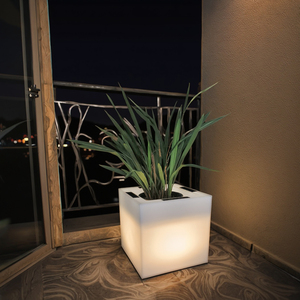 Vaso da Fiori LED Solare RGB Luminoso in Plastica Quadrata per Illuminazione Esterna di Giardini, Cortili e Ville - Product Image 5