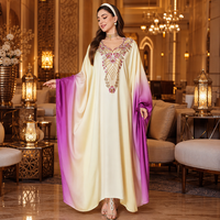 Robe longue maxi Kaftan Abaya en polyester dégradé 2026 avec broderie perlée, col en V et manches chauve-souris pour banquets, fêtes et festivals