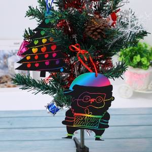 Set di Fogli da Grattare Natalizi Assortiti per Lavoretti, Decorazioni Regalo in Carta Nera <span class=keywords><strong>Scratch</strong></span>-Off con 12 Stilo in Legno e 48 Nastri Colorati - Product Image 2