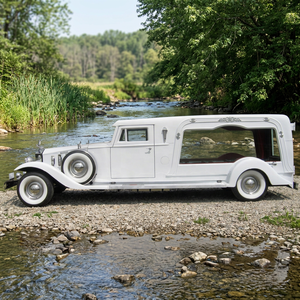 Cercueil électrique de style rétro - Idéal pour les services funéraires et les cérémonies - Voiture funéraire vintage - Product Image 1