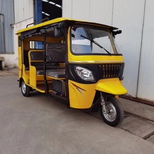 Venta caliente 200cc Cabina cerrada Motor Triciclo Gasolina Pasajeros Motorizado Taxi Tuk Motor Triciclo de alta calidad