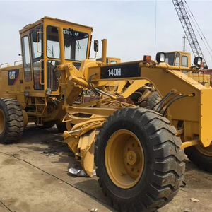 Niveleuse Caterpillar 140H reconditionnée, modèle 2018, 2500 heures, poids 21000 kg, aspect impeccable, bonne étanchéité, sans défauts. - Product Image 1