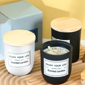 Bougie parfumée en verre de style européen, romantique, sans fumée, avec couvercle en bois et base arquée, cadeau d'anniversaire pour créer une ambiance. - Product Image 2