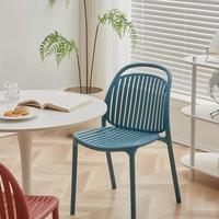 Chaise en plastique minimaliste verte à lattes pour restaurant décontracté intérieur et extérieur