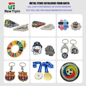 Spilla Personalizzata a Forma di Pallone da Calcio, Distintivo in Metallo Smaltato con Logo, Clip Porta Badge con Nome - Product Image 6