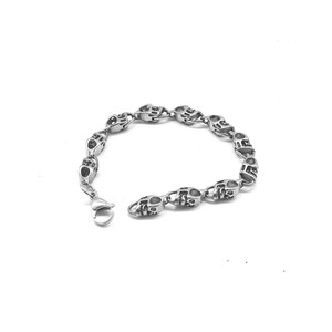 yunnique Pulsera con forma de calavera de acero de titanio, diseño geométrico unisex, joyería de moda - Product Image 3