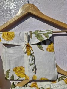 Conjunto de Pijama de Algodón con Estampado Floral para Mujer |   Traje de Dormir Indio a Rayas Hecho a Mano |   Ropa de Casa de Muselina Suave - Product Image 4