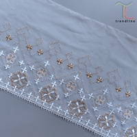 Broderie liturgique ecclésiastique à motifs croisés, voile suisse, dentelle française pour l'église