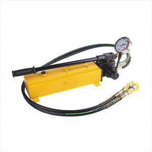 ปั๊มไฮดรอลิกแบบแมนนวล CP-700S ความเร็วคู่ สองทิศทาง วงจรคู่ พร้อมเกจวัดกันกระแทก - Product Image 1