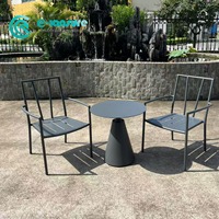 Ensemble de chaise de jardin et table basse ronde en aluminium léger et moderne pour patio de villa