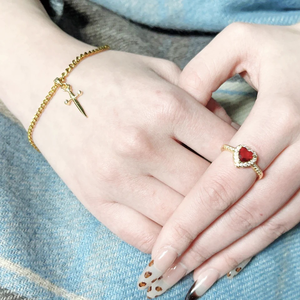 Nuevos Sets de Pulseras y Anillos para Pareja de San Valentín en Acero Inoxidable Chapado en Oro con Corazón de Circón Rojo Brillante y Colgante de Espada de Promesa Dorada - Product Image 2